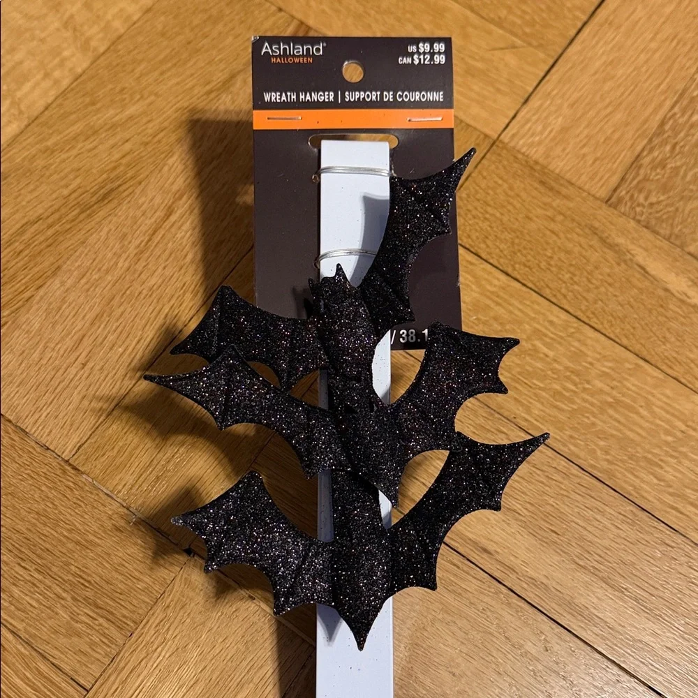 NWT 15” White Over-the-Door Hook with 3 Black Glitter Bats 🦇 - Picture 2 of 7